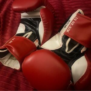 Boxing gloves medium size